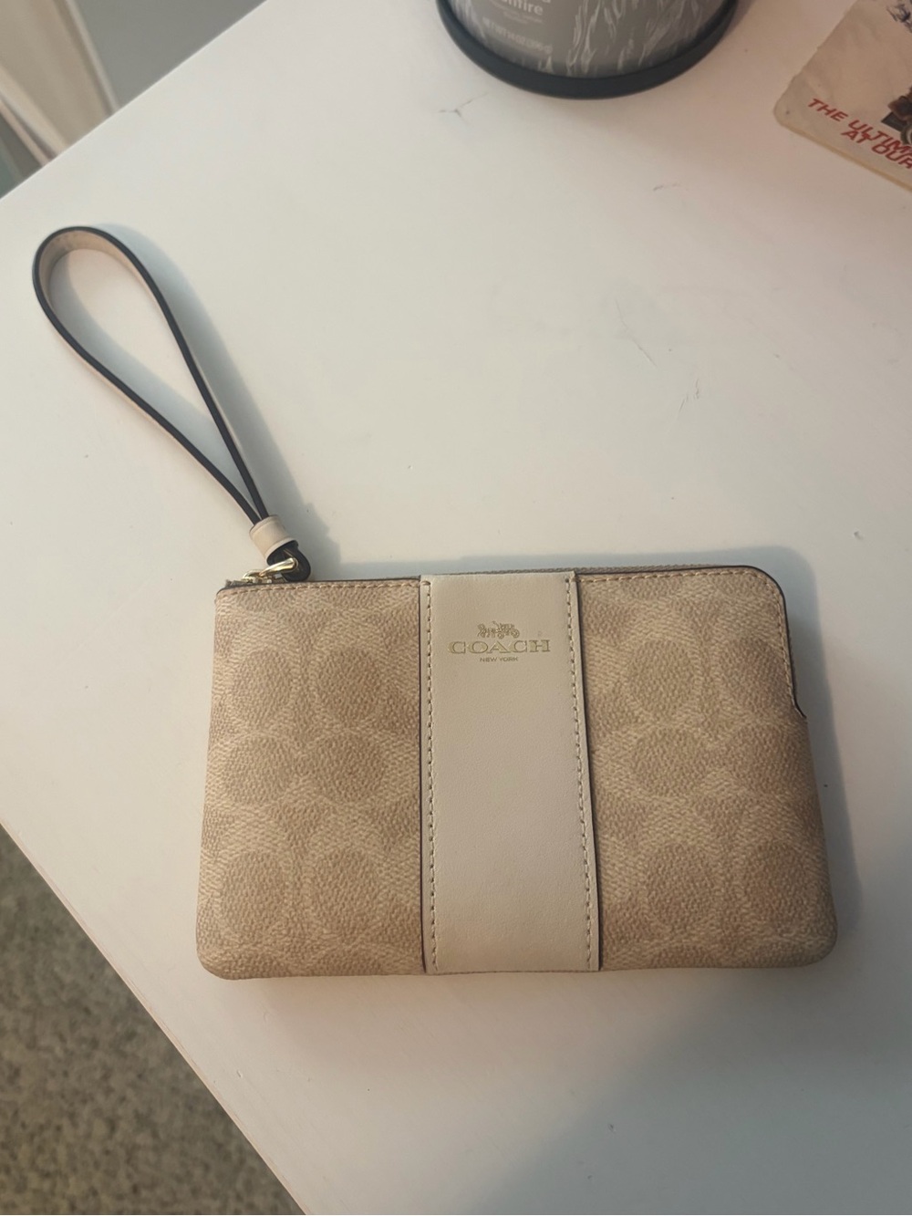 Coach Corner Zip Wallet in Signature Canvas Wristlet in Beige/Cream